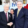 Bí thư thứ nhất, Chủ tịch Cuba Raúl Castro Ruz đón Tổng Bí thư Nguyễn Phú Trọng trong chuyến thăm Cuba của Tổng Bí thư tháng 4/2012. (Ảnh: Trí Dũng/TTXVN)