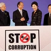 Thủ tướng Thái Lan Yingluck Shinawatra cùng các quan chức Chính phủ Thái Lan trong một hội nghị phòng, chống tham nhũng ở nước này. (Nguồn: thaivisa.com)