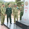 Lực lượng vũ trang hai nước Việt Nam, Lào bảo vệ cột mốc biên giới hai nước. Ảnh minh họa. (Nguồn: TTXVN)