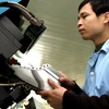 Sản xuất giầy xuất khẩu tại Công ty trách nhiệm hữu hạn hóa dệt Hà Tây (Hà Nội). (Ảnh: Trần Việt/TTXVN)