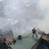 Lực lượng cứu hỏa chữa cháy. (Ảnh: Sơn Bách/Vietnam+)