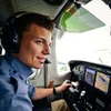 Phi công Carlo Schmid lái chiếc máy bay của mình vong quanh thế giới. (Nguồn: blick.ch)