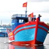 Chương trình “Tấm lưới nghĩa tình vì ngư dân Hoàng Sa, Trường Sa” giúp ngư dân an tâm bám biển ở vùng biển chủ quyền của đất nước. (Nguồn: Vnexpress)