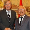 Chủ tịch UBND TP Hồ Chí Minh Lê Hoàng Quân tiếp Phó Tổng thống Danilo Astori. (Ảnh: Thanh Vũ/TTXVN)