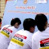 Ký tên ủng hộ chiến dịch truyền thông hướng tới thành lập ngày phòng, chống mua bán người ở Việt Nam. (Nguồn: báo Yên Bái)