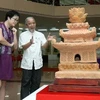 Khách tham quan triển lãm "Văn minh sông Hồng - Từ Đông Sơn đến Đại Việt." (Ảnh: Thanh Tùng/TTXVN)