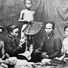 Bữa cơm gia đình Hà Nội xưa. (Nguồn: nguoihanoi.com.vn)