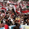 Đám đông ủng hộ Tổng thống Mohammed Morsi tập trung phía trước Đại học Cairo ở thủ đô Cairo, Ai Cập. (Nguồn: AP) 