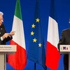 Thủ tướng Italy Mario Monti và Tổng thống Pháp F.Hollande trong cuộc họp báo sau cuộc gặp giữa hai ông ở Lyon. (Nguồn: euronews.com)