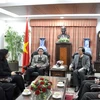 Đoàn đại biểu cấp cao Thông tấn xã Việt Nam (TTXVN) tới thăm Đại sứ quán Việt Nam tại Hàn Quốc. (Nguồn: Phân xã Seoul)