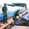 Bộ đội Biên phòng Hải Phòng phát hiện, kiểm tra phương tiện vận chuyển than, khoáng sản xuất lậu qua biên giới. (Nguồn: haiphong.gov.vn)