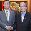 Chủ tịch Quốc hội Nguyễn Sinh Hùng tiếp ngài Surachai Liengboonlertchai, Phó Chủ tịch Thượng viện Vương quốc Thái Lan. (Ảnh: Nhan Sáng/TTXVN)