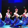 Tiết mục múa truyền thống do các nghệ sỹ Hàn Quốc biểu diễn. (Ảnh: Minh Đức/TTXVN)
