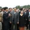 Tổng Bí thư, Chủ tịch nước Lào, Choummaly Sayasone, phu nhân cùng Đoàn đại biểu cấp cao Lào thăm vùng cam Cao Phong. (Nguồn: báo Hòa Bình)