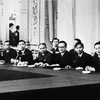 Ông Xuân Thủy, đại diện Chình phủ Việt Nam Dân chủ Cộng hòa và các cố vấn tại phiên đàm phán chính thức giữa Việt Nam và Hoa Kỳ ngày 13/05/1968. (Ảnh Tư liệu/TTXVN)
