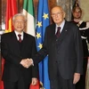 Tổng thống Giorgio Napolitano đón Tổng Bí thư Nguyễn Phú Trọng trong lễ đón chính thức ngày 21/1. (Ảnh: Trí Dũng/TTXVN)