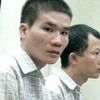 Lý Văn Trọng (bên trái) cùng đồng phạm tại tòa. (Nguồn: anninhthudo.vn)