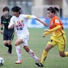 Đội Hà Nội I (áo trắng) vững vàng ngôi đầu giải vô địch bóng đá nữ. (Nguồn: TTXVN)