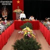 Thủ tướng Nguyễn Tấn Dũng và Đoàn công tác Chính phủ làm việc với lãnh đạo chủ chốt tỉnh Phú Yên. (Ảnh: Đức Tám/TTXVN)