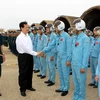 Thủ tướng Nguyễn Tấn Dũng thăm, kiểm tra công tác huấn luyện của chiến sỹ Trung đoàn Không quân 910. (Ảnh: Đức Tám/TTXVN)
