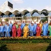 Các trưởng đoàn chụp ảnh chung ở APEC 14 trong trang phục áo dài truyền thống Việt Nam. (Nguồn: TTXVN)