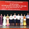Các học viên lớp cao cấp lý luận chính trị-hành chính hệ tập trung tại Học viện Chính trị-Hành chính Quốc gia Hồ Chí Minh nhận bằng tốt nghiệp. (Nguồn:TTXVN)