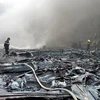 Hiện trường vụ cháy tại Công ty trách nhiệm hữu hạn và sản xuất kinh doanh xốp nhựa Tiến Đạt. (Ảnh: Thái Hùng/TTXVN)