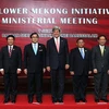 Các Trưởng đoàn dự Hội nghị Bộ trưởng Hạ nguồn Mekong-Mỹ chụp ảnh chung. (Ảnh: Nguyễn Giáp/Vietnam+)