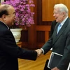 Cựu Tổng thống Mỹ Jimmy Carter gặp Ngoại trưởng Triều Tiên Pak Ui Chun (trái) tại Bình Nhưỡng, ngày 25/4/2011. (Nguồn: AFP/TTXVN)