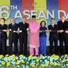 Các đại sứ, trưởng phái đoàn ngoại giao ASEAN tại Lễ thượng cờ. (Ảnh: Kim Dung, Chí Giáp/Vietnam+)