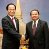 Bí thư, Đô trưởng Vientiane Soukan Mahalath (phải) đón tiếp Phó Chủ tịch Ủy ban Nhân dân Thành phố Hồ Chí Minh Lê Mạnh Hà. (Ảnh: Hoàng Chương/Vietnam+)