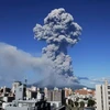 Núi lửa Sakurajima bên cạnh thành phố Kagoshima phun tro bụi. (Nguồn: AP) 