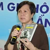 Đạo diễn Việt Linh trong buổi ra mắt sách. (Nguồn: tuoitre.vn)