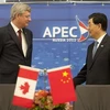 Chủ tịch Trung Quốc Hồ Cẩm Đào (trái) và Thủ tướng Canada Stephen Harper trong cuộc gặp bên lề Hội nghị. (Nguồn: The Canadian Press)