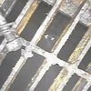 Hình ảnh chiếc bulông và lưới sắt dưới đáy bể chứa lò phản ứng trong video thu được từ camera nội soi của TEPCO tại lò phản ứng số 1. (Nguồn: Yomiuri)