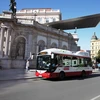 Chiếc xe buýt điện đầu tiên chạy trên đường phố của thủ đô Vienna, Áo. (Nguồn: Vietnam+)