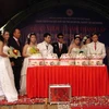 Buổi lễ se duyên cho 12 cặp đôi khuyết tật, mồ côi tại Trung tâm nhân Quê Hương ngày 10/12. (Ảnh: Dương Chí Tưởng/Vietnam+)
