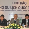 Chủ tịch Hiệp hội lữ hành Việt Nam, ông Vũ Thế Bình, tại buổi họp báo VITM Hanoi 2013. (Nguồn: dulichninhbinh.com.vn)