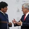 Tổng thống Chile Sebastian Pinera (phải) nói chuyện với Tổng thống Evo Morales của Bolivia tại hội nghị thượng đỉnh CELAC-EU. (Ảnh: AP) 