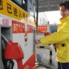 Một điểm bán xăng dầu tại Trung Quốc. (Nguồn: THX/ TTXVN)
