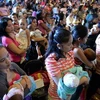 Hàng chục nghìn bà mẹ tham dự sự kiện cho con bú tập thể tại Philippines. (Nguồn: AFP)