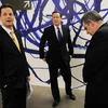 Thủ tướng Anh Gordon Brown (phải), David Cameron (giữa) và Nick Clegg trong buổi tranh luận. (Ảnh: Getty Images)