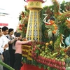 Gian hàng trưng bày, giới thiệu trái cây của tỉnh Bình Thuận tại hội chợ-triển lãm. (Ảnh: Đình Huệ/ TTXVN) 