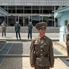 Quân đội Triều Tiên trong một khu phi quân sự ở Panmunjom. (Nguồn: AFP)
