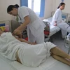 Bệnh nhân mắc bệnh trĩ bị họa tử hậu môn đang điều trị tại Bệnh viện Việt Đức. (Ảnh: PV)