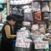 Đa dạng các loại trà được bày bán khắp các cửa hàng (Tâm Tâm/Vietnam+)