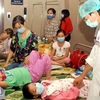 Bệnh nhân cúm A/H1N1 nằm điều trị tại Bệnh viện bệnh nhiệt đới Trung ương. (Ảnh: TTXVN)