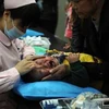Điều trị cho một em nhỏ bị cúm tại Trung Quốc. (Ảnh: AFP/TTXVN)