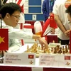 Lê Quang Liêm, Việt Nam (bên trái) thi đấu xuất sắc trong trận chung kết và thắng đấu thủ Trung Quốc, đoạt Huy chương Vàng. (Ảnh: Minh Đông/TTXVN)
