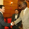 Ông Trương Tấn Sang, Ủy viên Bộ chính trị, Thường trực Ban Bí thư tiếp ông Arlindo Chilundo. (Ảnh:Thống Nhất/TTXVN) 